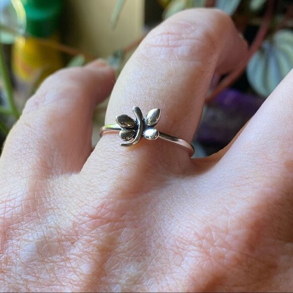 Dragonfly Sterling Silver Minimalist Ring Sizes 6,7,8 - Picture 1 of 5